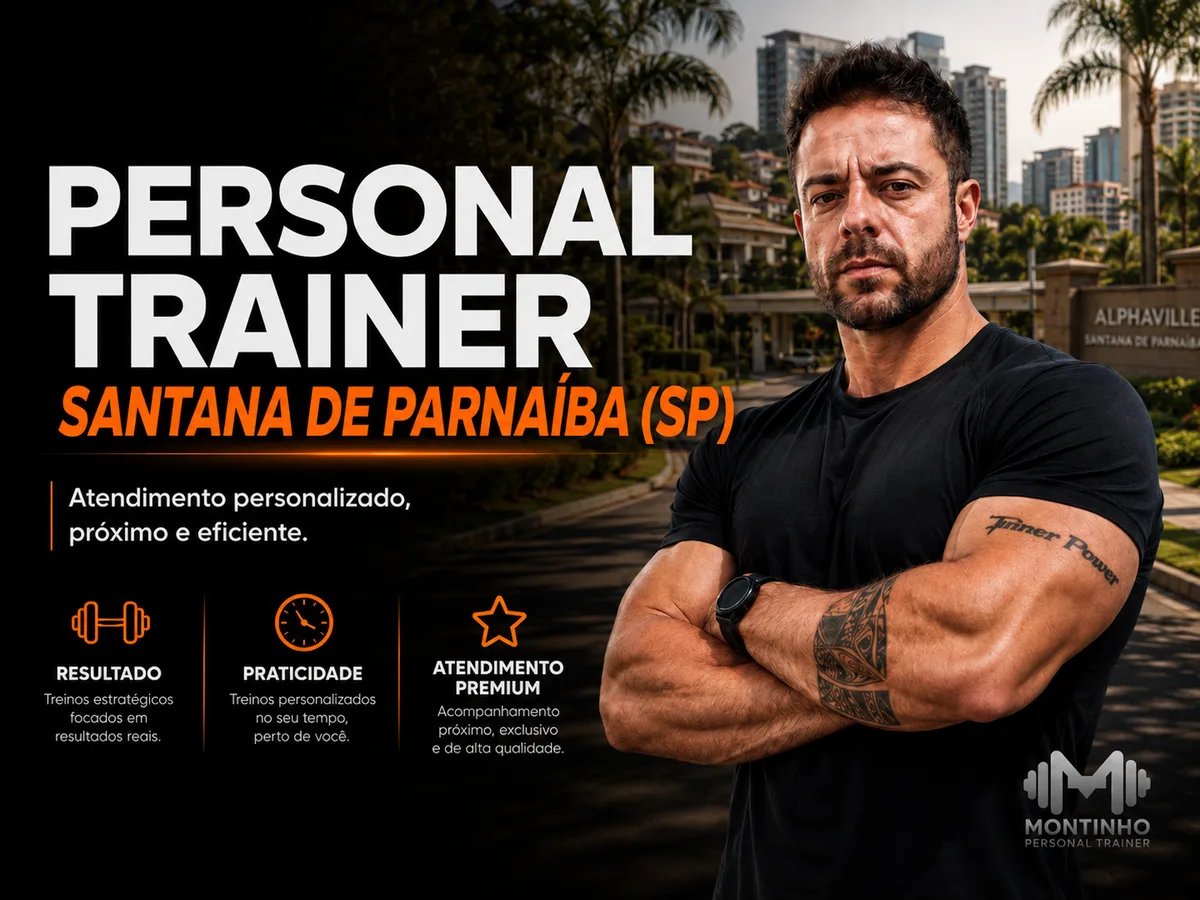Montinho Personal, personal trainer em Santana de Parnaíba (SP), de braços cruzados com a entrada do complexo Alphaville e a região arborizada ao fundo — Personal por Perto