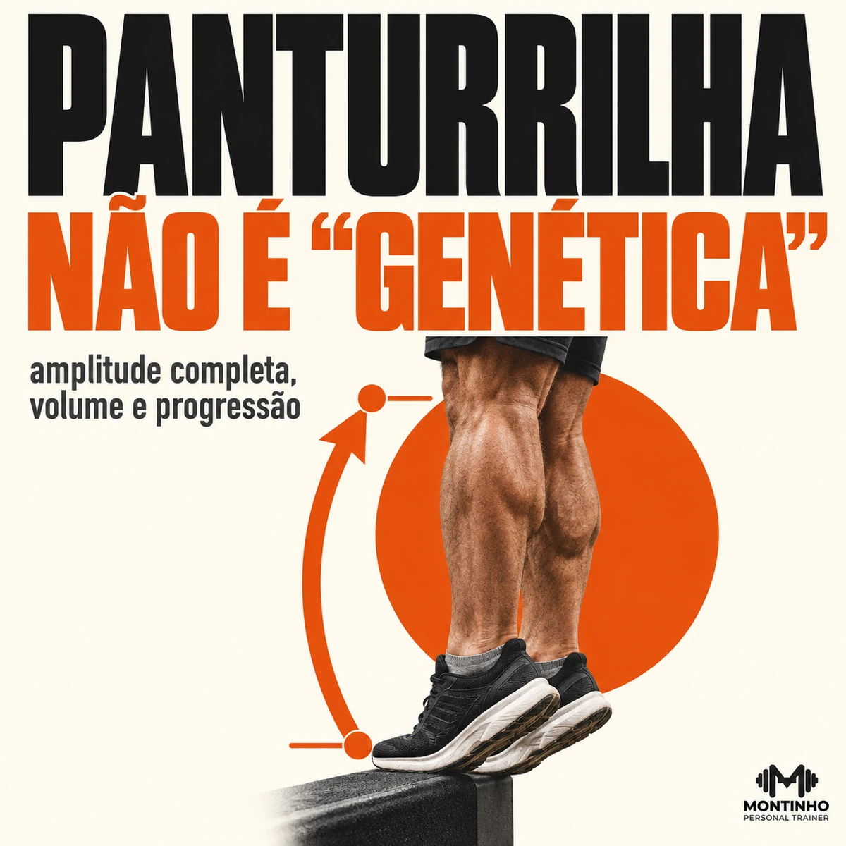 Arte da capa: close das panturrilhas contraídas no topo da elevação sobre o step, com a seta marcando a amplitude do calcanhar — treino de panturrilha: por que ela não cresce — Personal por Perto